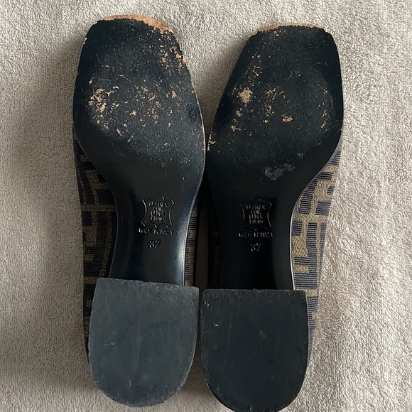 FENDI // Zucca FF monogram logo leather cap toe pumps (7) - Picture 3 of 5